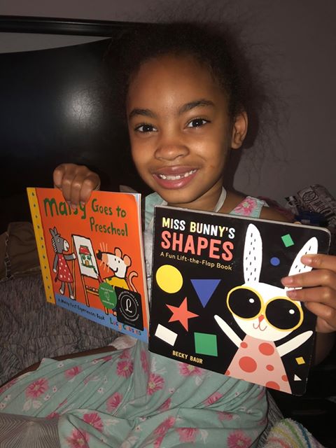 BookSpring Direct- La niña recibió sus libros por correo